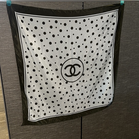 Chanel Scarf Olive Green/Cream color super soft some wear but lots of life left - Picture 4 of 10